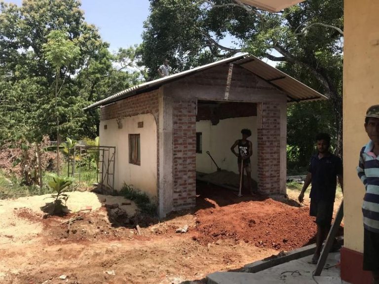 MOH Hingurakgoda – Thriposha store and waiting area
